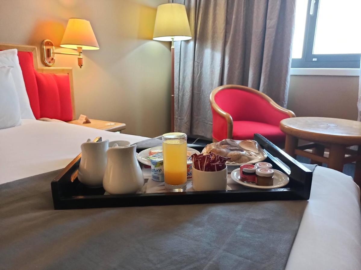 Hotel Mercure Alger Aeroport Dar el Beïda Exterior foto Room service tray