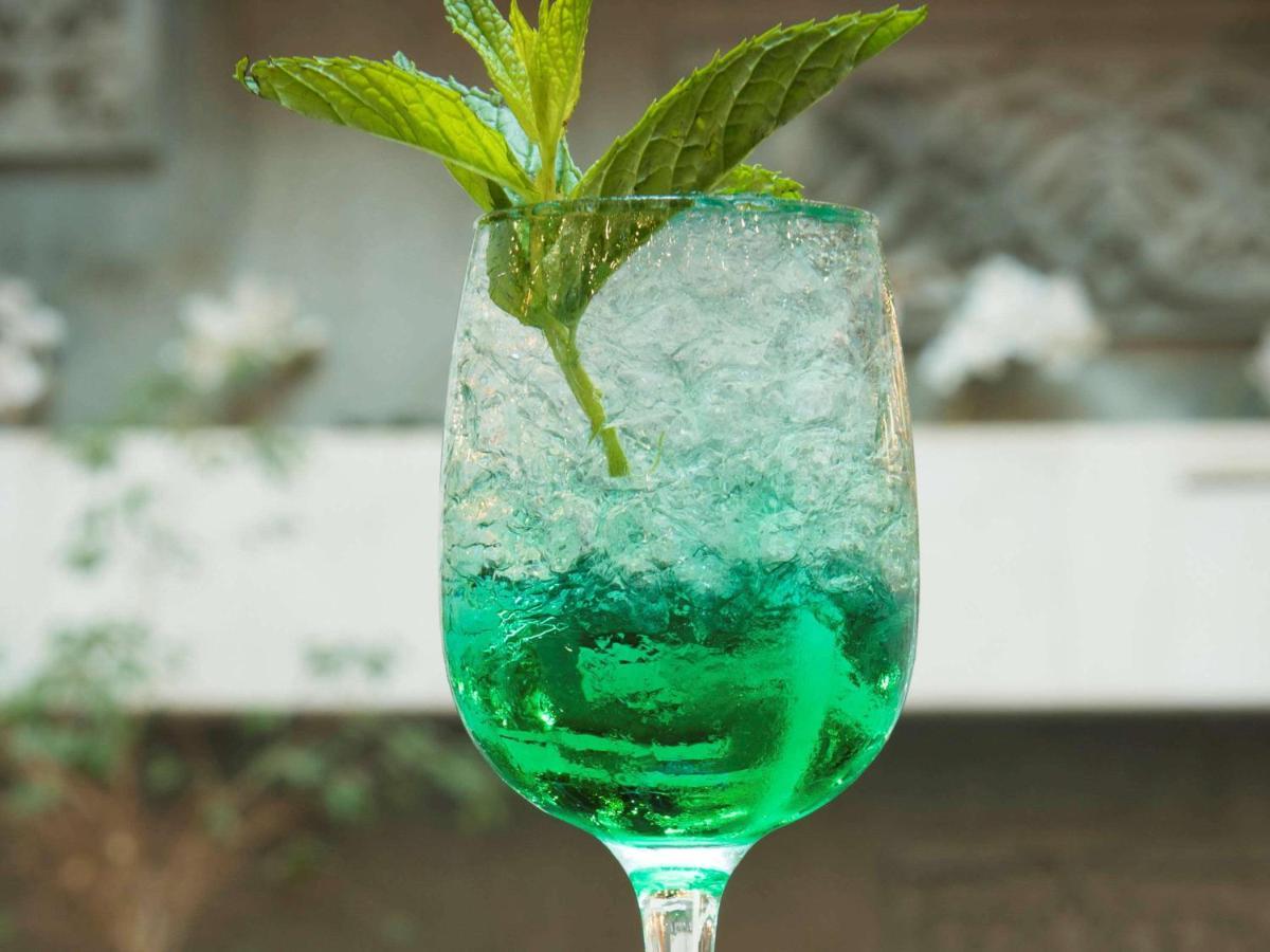 Hotel Mercure Alger Aeroport Dar el Beïda Exterior foto A glass of green absinthe soda